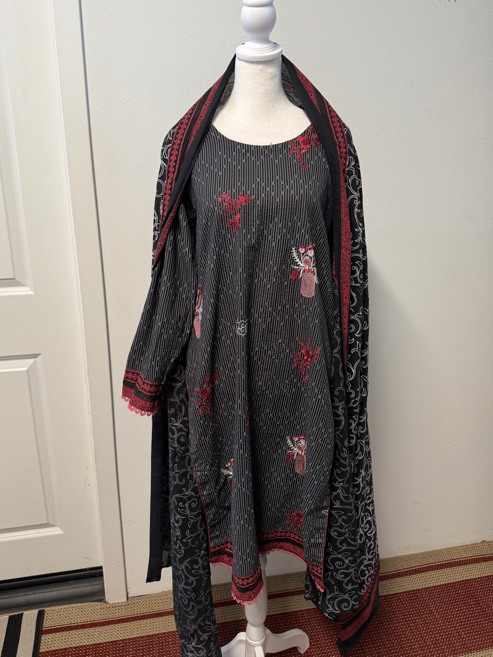 Black & Burgundy Embroidered Pakistani Kameez with Dupatta – Fall Autumn Outfit